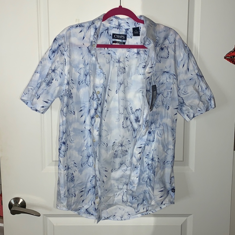 chaps brand button up blue and white floral t shirt 💙